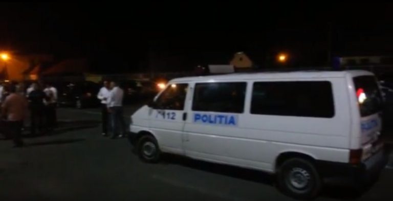 S-au luat la bătăie în timpul botezului din cauza unor dedicații. Doi dintre scandalagii au ajuns la spital