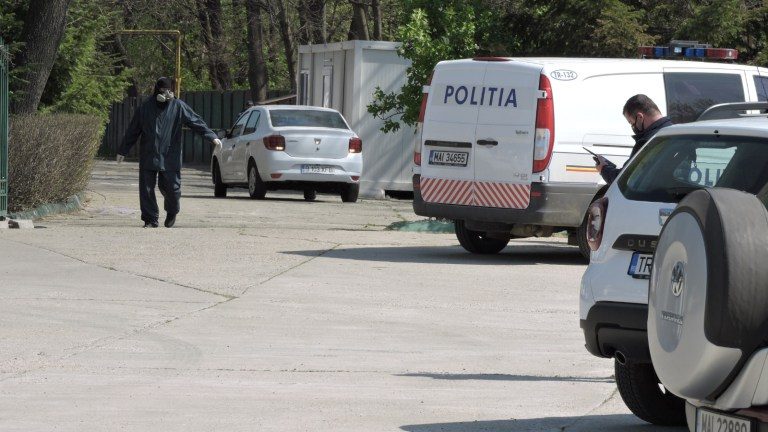 Dramă în Teleorman! Un jandarm s-a împușcat în cap în fața unui centru de carantină