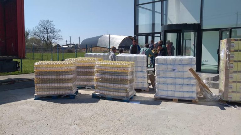 Persoanele nevoiașe din orașul Găești vor primi din nou pachete cu alimente din partea Primăriei cu ocazia Sărbătorilor Pascale