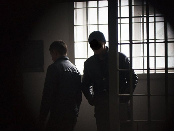 Tânăr din Titu, condamnat la închisoare pentru lovire, lipsire de libertate și violare de domiciliu