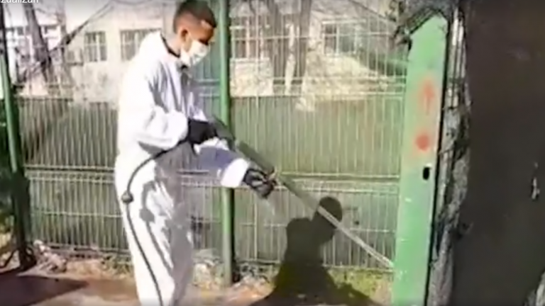 COVID-19. La Târgoviște, o nouă dezinfectare a pubelelor și a punctelor de colectare deșeuri