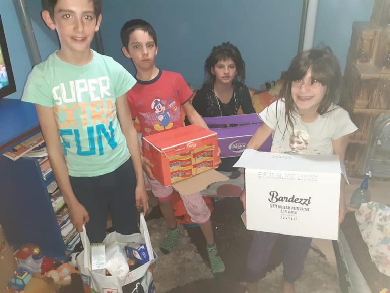 Ajutor în pandemie. 5000 de litri de lapte au ajuns la copii și bătrâni din Dâmbovița, Ilfov și de la Rm. Vâlcea