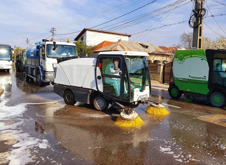 COVID-19. La Târgoviște, continuă cea mai amplă dezinfectare și spălare a cartierelor