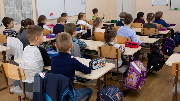 Educația sexuală din școli devine educație sanitară. Se va preda copiilor cu o condiție