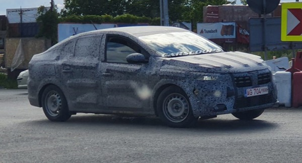Noul Logan, surprins la teste în România. Cum arată mașina “camuflată”