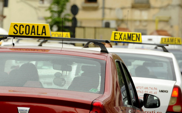 Obligatoriu 10 clase pentru cei care vor să obțină permisul auto: Schimbări la Codul Rutier, de la 1 iulie