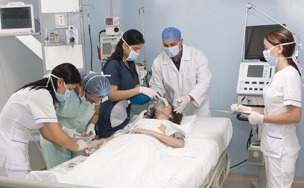 Studenții la Medicină vor lucra ca asistenți medicali în spitalele suport COVID. Câţi bani vor primi pe lună