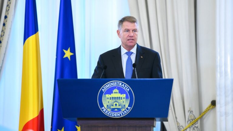 Noi restricții: magazine închise și școală online. Alegerile se țin!