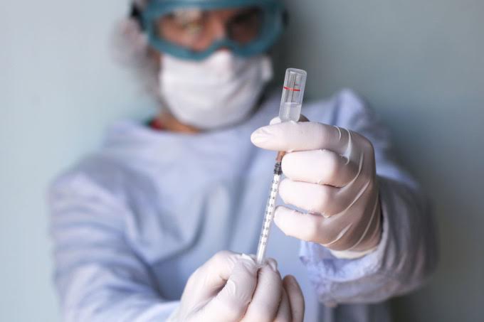 Vaccinarea anti-COVID în lume: Marea Britanie reexaminează eficacitatea vaccinului Pfizer/BioNTech după avertismentele Israelului; Ungaria a aprobat vaccinul rusesc