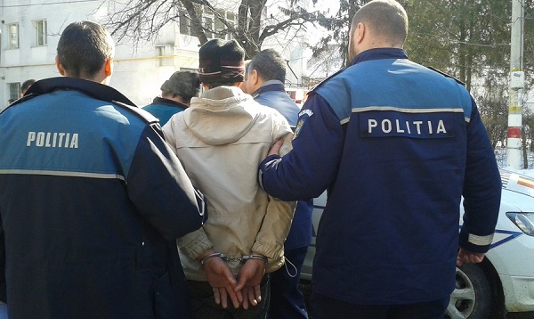 Dâmbovița: Patru tineri au fost reținuți pentru comiterea infracțiunilor de lovire sau alte violențe, violare de domiciliu și mărturie mincinoasă