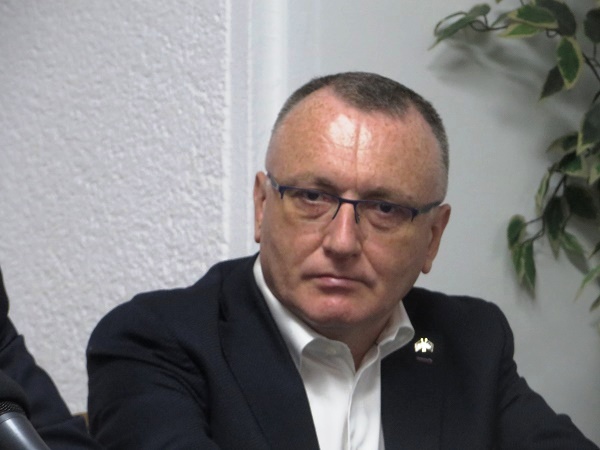 Ministrul Educației vrea ca elevii din clasele a VIII-a și a XII-a să meargă la școală și în scenariul roșu