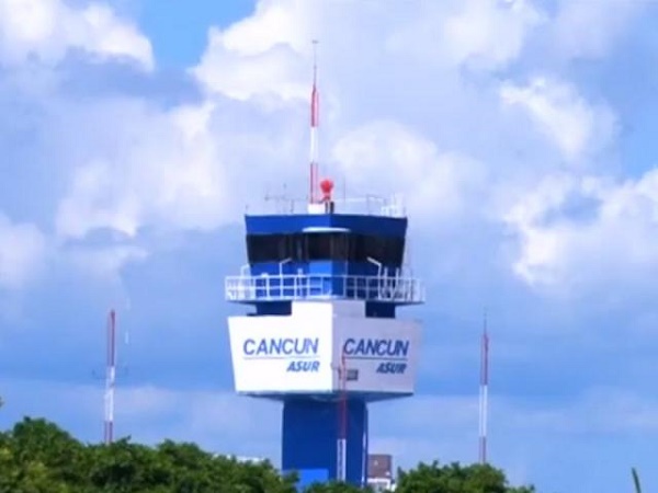 Zeci de turiști români, blocați pe aeroportul din Cancun de la sfârșitul lunii ianuarie. Reacția Ambasadei Mexicului în România