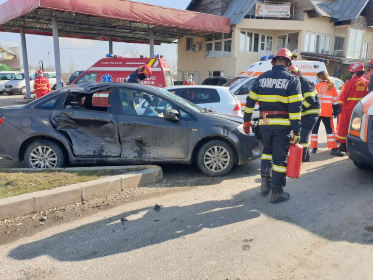 Dâmbovița: Patru persoane rănite într-un accident în care au fost implicate două autoturisme