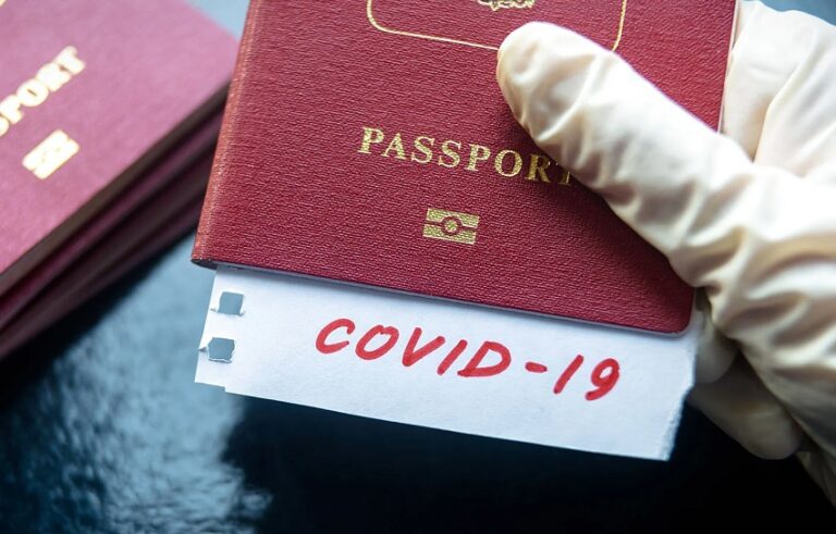 Guvernul britanic va emite “pașapoarte COVID-19” pentru vacanța de vară