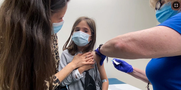 Copiii cu vârsta de 12 ani şi peste se pot vaccina de astăzi împotriva COVID-19. Anunțul a stârnit și comentarii acide
