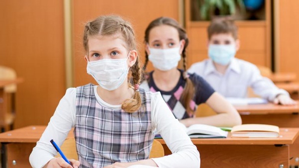 Eliminarea triajului și a panourilor de plexiglas, printre recomandările Ministerului Educației pentru Evaluarea Națională