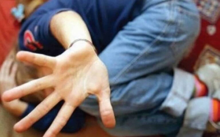 Caz revoltător: Fetiță de 11 ani, violată de un tânăr la o stână din comună. Adolescentul a fost reținut de polițiști