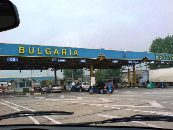 Turiștii români pot intra în Bulgaria doar cu pașaportul sau cartea de identitate