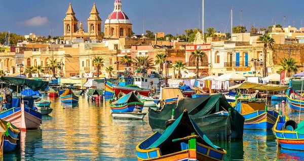 Malta devine prima țară din Europa care primește turiști doar vaccinați complet