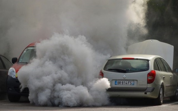 Vânzarea de mașini pe benzină și motorină, interzisă din 2035. Comisia Europeană a adoptat un pachet de măsuri pentru reducerea emisiilor de carbon