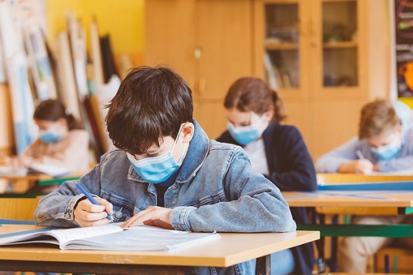 Elevii ar putea fi  vaccinați anti-covid în școli. Ministrul Sănătății: “Acolo unde este posibil, vrem să organizăm cabinete pentru vaccinare”