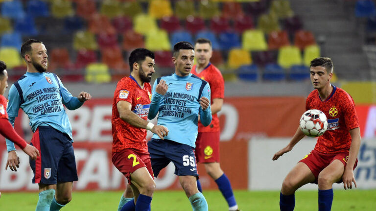 S-au pus în vânzare biletele pentru duelul Chindia-FCSB. Cât costă cel mai ieftin tichet