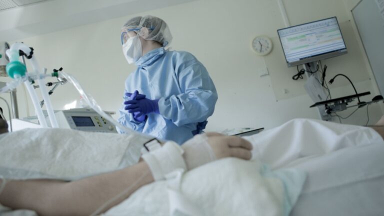24 de ore cu noi cifre negre și record de pacienți internați la ATI, în țară. Local, Dâmbovița a depășit rata de incidență 7