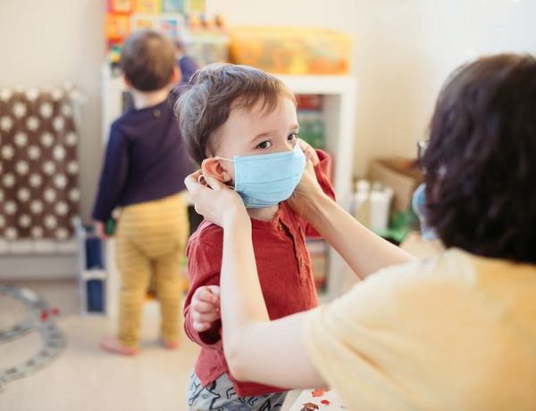 Veste bună pentru părinți: Creșele nu se închid! Se suspendă activitatea în școli, grădinițe și after school-uri începând de luni