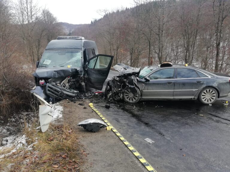 Accident grav în Dâmbovița! Patru persoane rănite, două autovehicule avariate