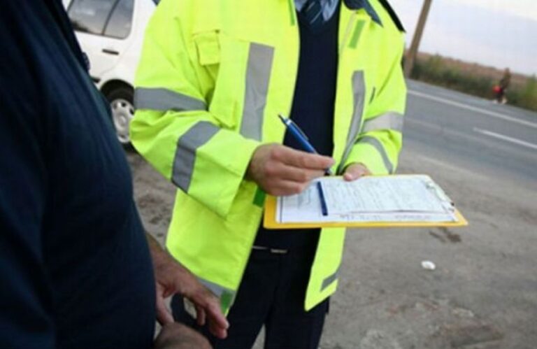 Polițiștii rutieri din Dâmbovița au tăiat în carne vie! Amenzi pe bandă rulantă și permise de conducere suspendate pentru șoferii prinși încălcând legea