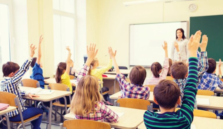 Noi reguli de acordare a burselor școlare. A fost introdusă bursa de reziliență