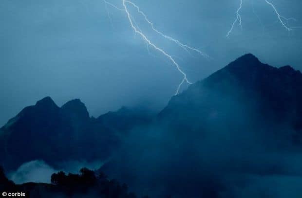 Nenorocire în Masivul Bucegi! Un turist străin, secerat de un trăznet