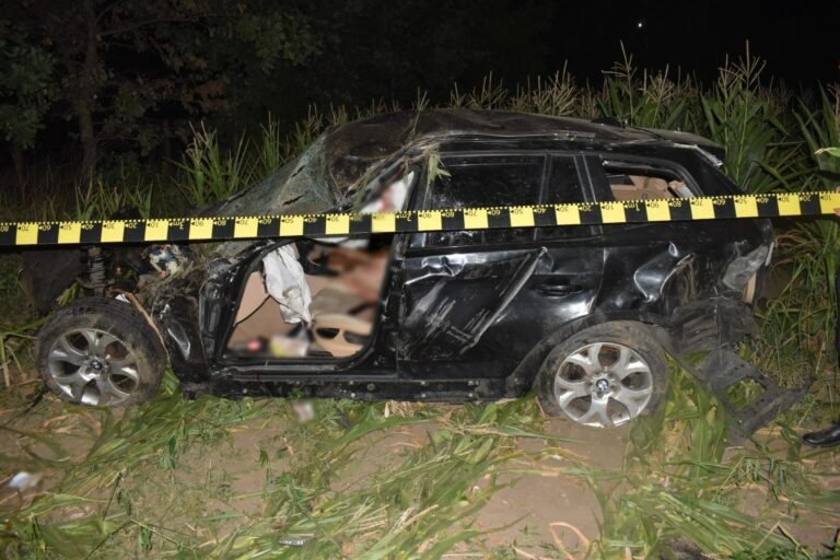 Un adolescent de 15 ani a furat maşina părinţilor şi a produs un accident mortal. O tânără de aceeaşi vârstă a murit