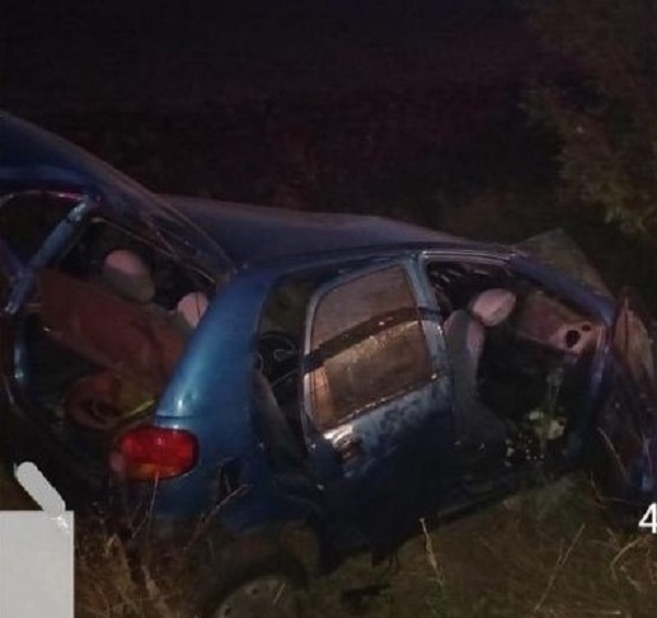 O tânără de 30 de ani a decedat, după impactul devastator dintre un TIR și un autoturism. Alte trei victime, între care doi copii, au ajuns la spital