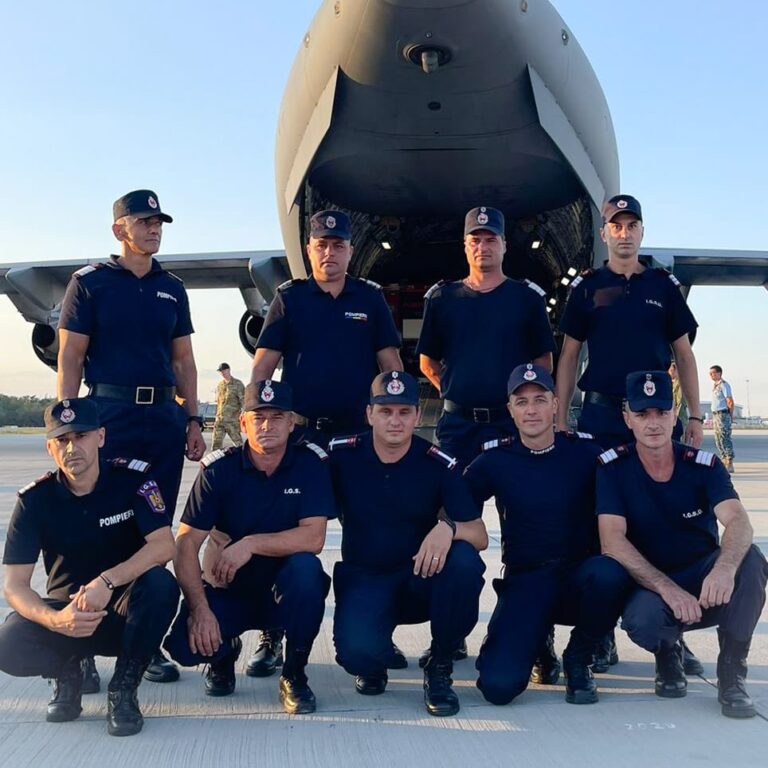 Pompieri dâmbovițeni în iadul de flăcări din Franța! Imagini inedite cu echipa de salvatori ISU Dâmbovița la plecarea de pe aeroport