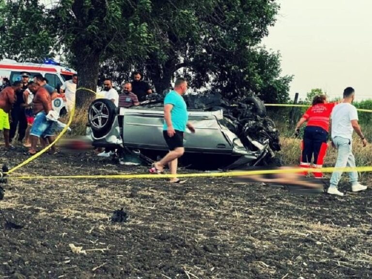 Patru persoane, dintre care 2 copii, și-au pierdut viața într-un accident înfiorător