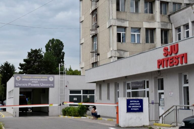 Un bărbat a murit după ce a căzut de la etajul 6 al unui spital din România. Pacientul s-a prăbușit de la fereastra salonului