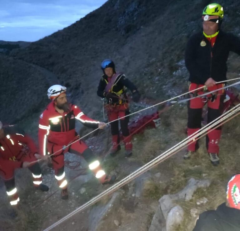 Tragedie în Bucegi! O tânără de 24 de ani și-a pierdut viața după ce a căzut 200 metri în gol. Prietenul femeii, în stare de șoc