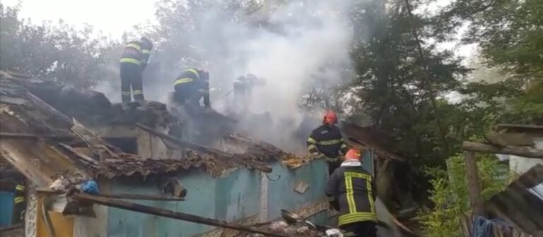 Moarte cumplită pentru o bătrână de 84 de ani! A sfârșit într-un incendiu îngrozitor care i-a cuprins casa