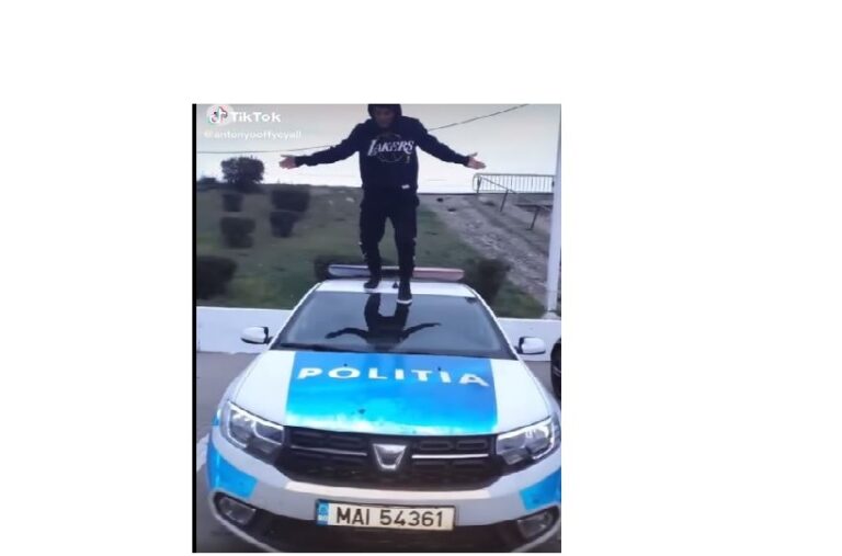 Tupeu maxim pentru un tânăr teribilist! S-a urcat pe mașina poliției, s-a filmat, apoi s-a lăudat pe internet
