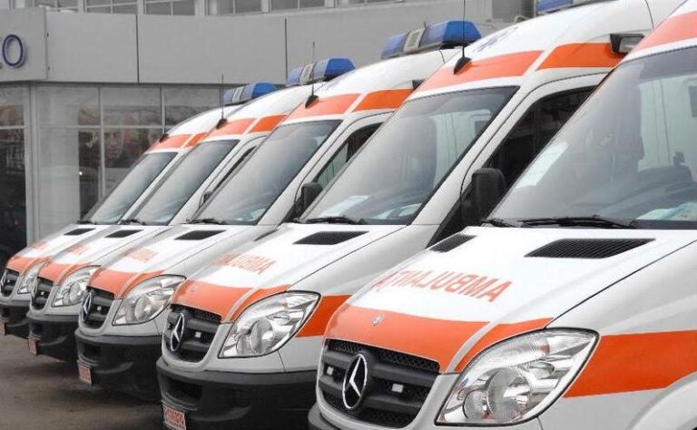 Protest pe termen nedefinit al angajaților de la Ambulanță! Ambulanțierii cer mașini, asistenții – salarii mai mari