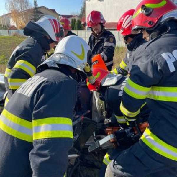 Sâmbătă neagră în trafic! Doi șoferi și-au pierdut viața într-un accident teribil produs la ieșirea din Ploiești