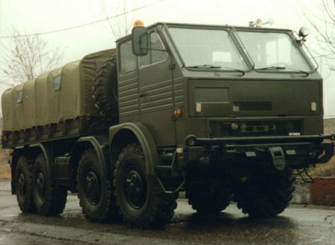 Convoi militar, implicat într-un accident violent! Doi militari au fost transportați la spital după ce mai multe camioane au intrat în coliziune