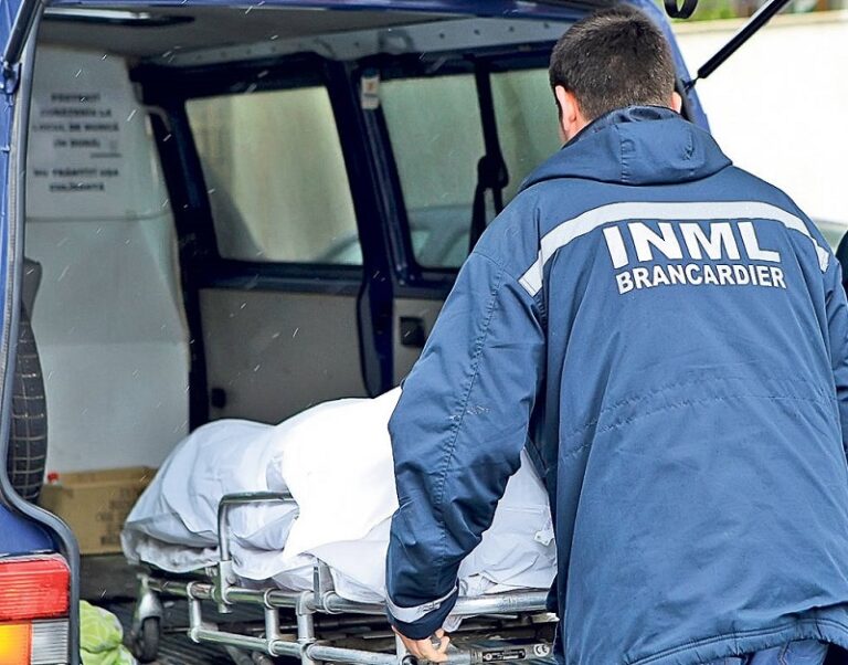 Lovit fatal cu toporul în curte! Și-a omorât prietenul de pahar în prima zi a anului. Sfârșit tragic pentru un tânăr de 33 de ani