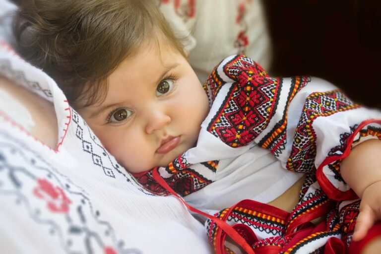 Veste extraordinară chiar de Ziua Națională: Cămașa cu altiță (ia) a fost inclusă în patrimoniul cultural imaterial al umanității UNESCO