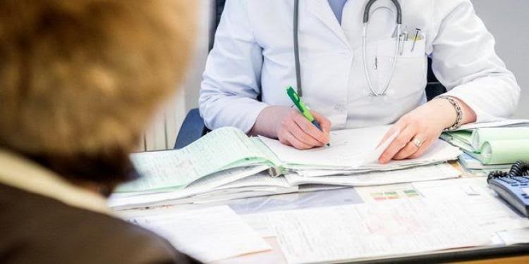 Criză de medici de familie și previzionări sumbre. Colegiul Medicilor cere urgent suplimentarea numărului de locuri la Rezidențiat