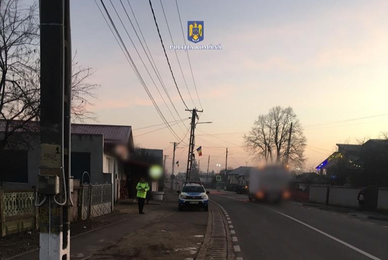 Dâmbovița: Un pieton a fost rănit grav după ce a fost izbit de o autoutilitară. I se efectuează manevre de resuscitare