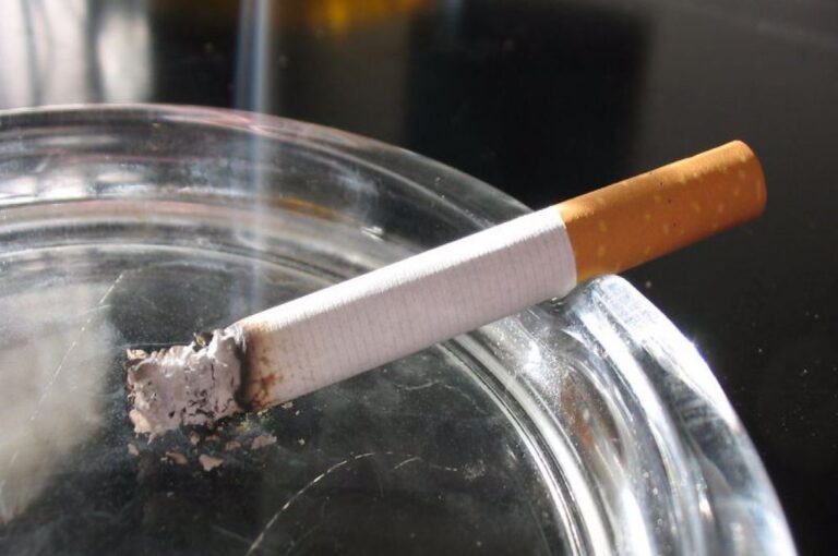 Băuturile alcoolice și țigările mai pot fi cumpărate doar cu buletinul! Amenzi uriașe pentru vânzătorii care nu respectă legea