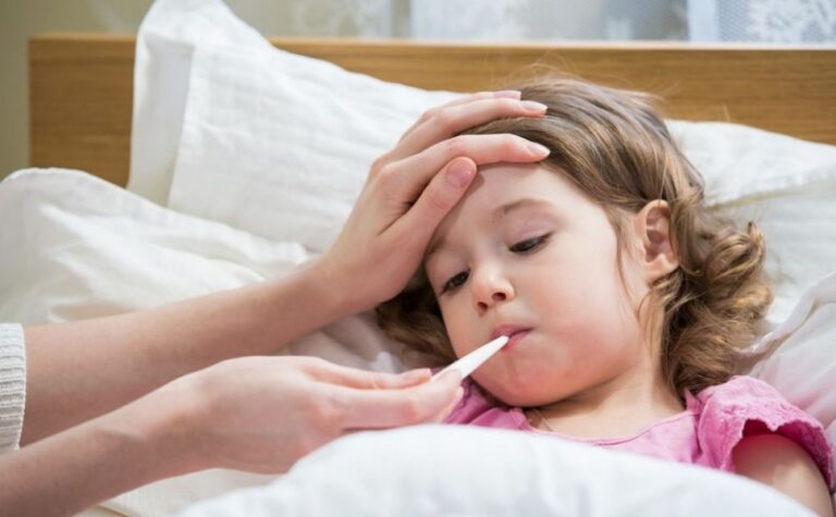 Val de viroze și criză de medicamente pediatrice. Au fost înființate centre de evaluare pentru asistență medicală pediatrică, dar nu și în Dâmbovița