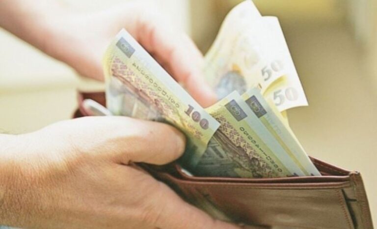 Pensiile pe luna mai vor fi plătite înainte de Paștele ortodox, însă poștașii și angajații Ministerului Muncii ar trebui să lucreze în zilele libere